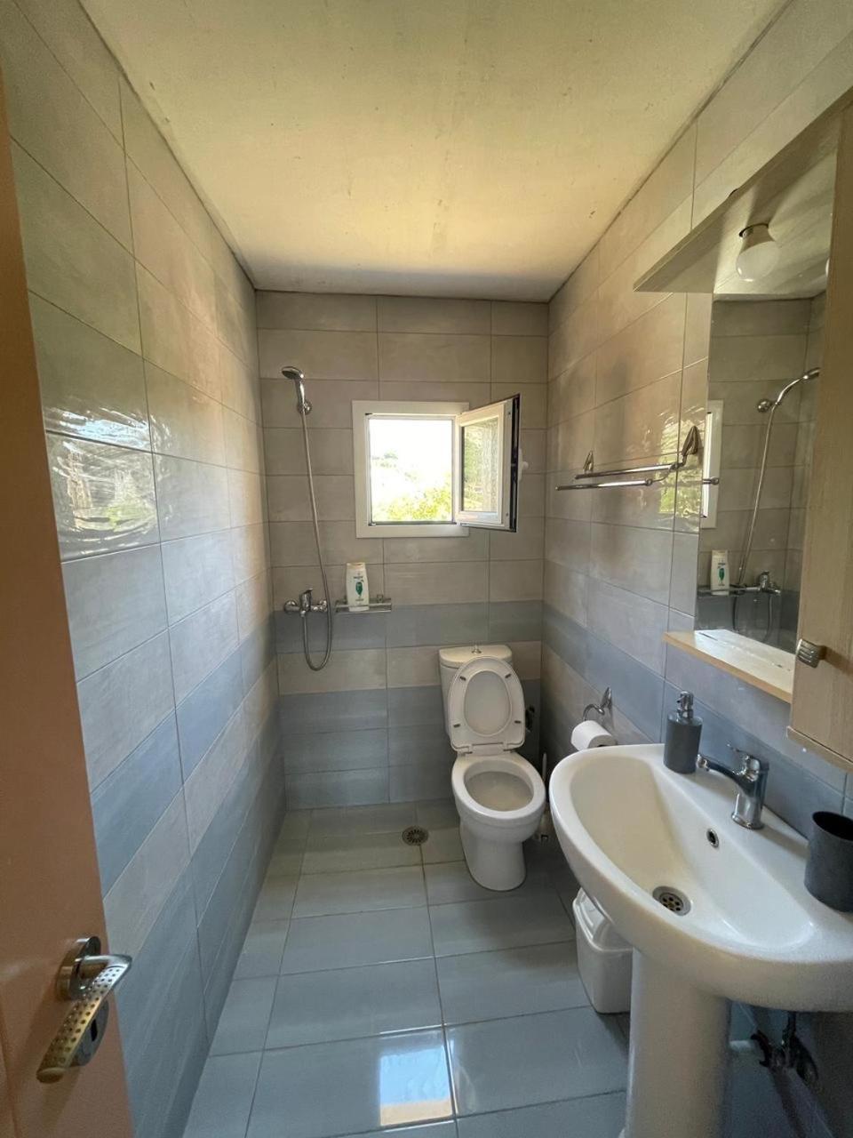 Gezos Apartment Himare Exterior photo